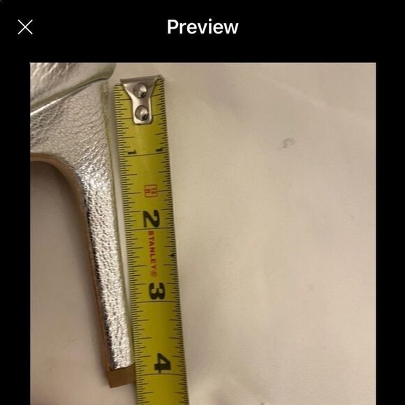 JOIE SILVER LEATHER RUFFLED FRONT SANDALS.… - Picture 7 of 8